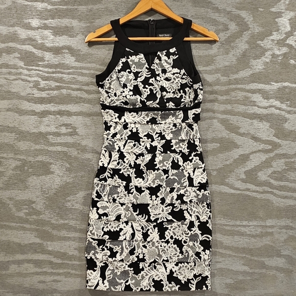 White House Black Market NWT Sz 4 Floral Print Tier Slimming Sleeveless Dress - Picture 2 of 13